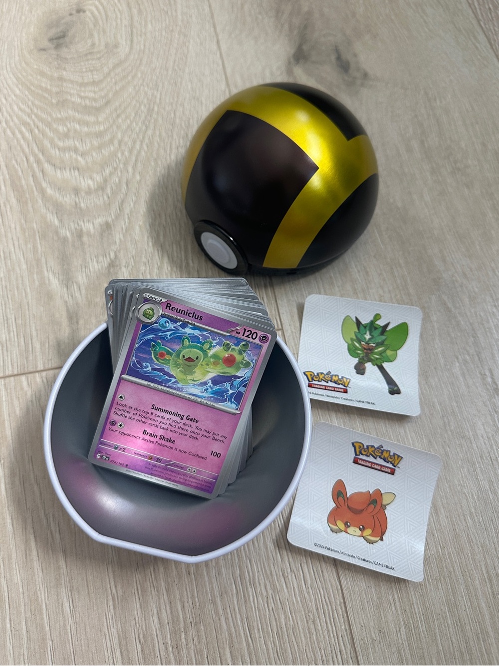 Ultra Ball Pokeball Tin with Bulk Assorted Random Pokemon TCG Cards